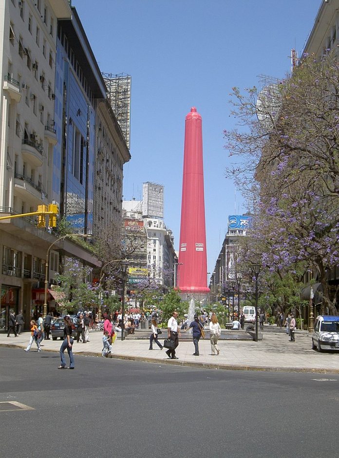 799px-Condom_on_Obelisk,_Buenos_Aires